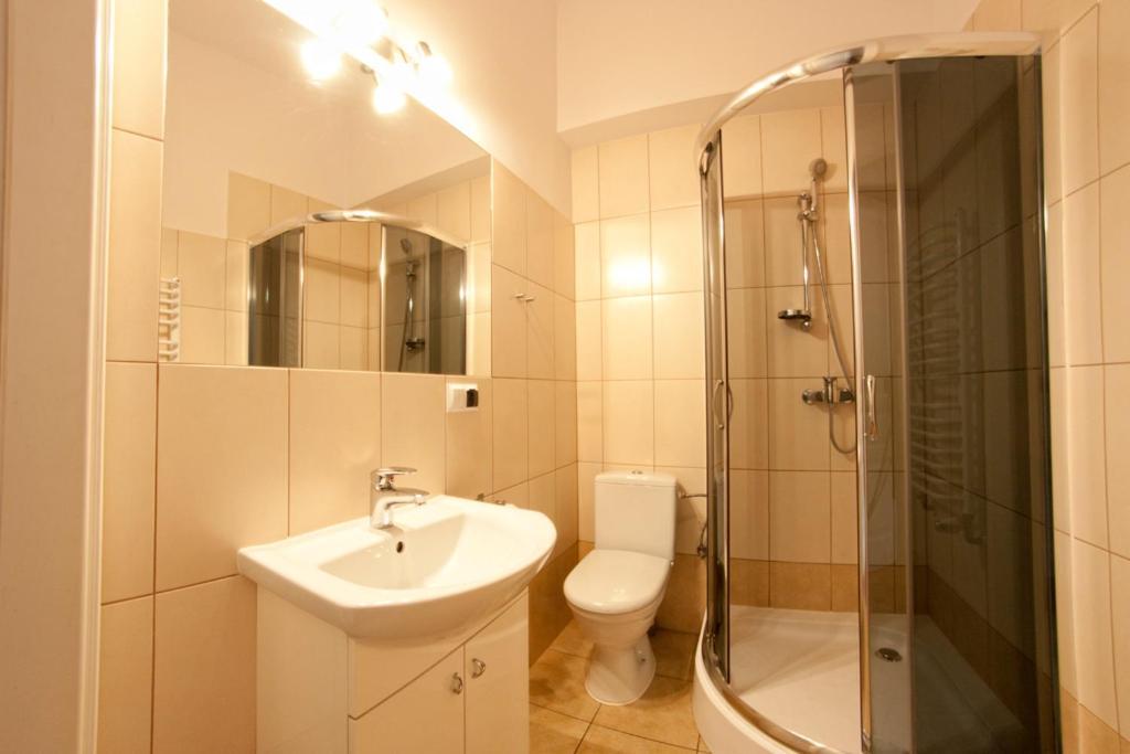Gasthuis Pokoje Bagatela Stare Miasto *